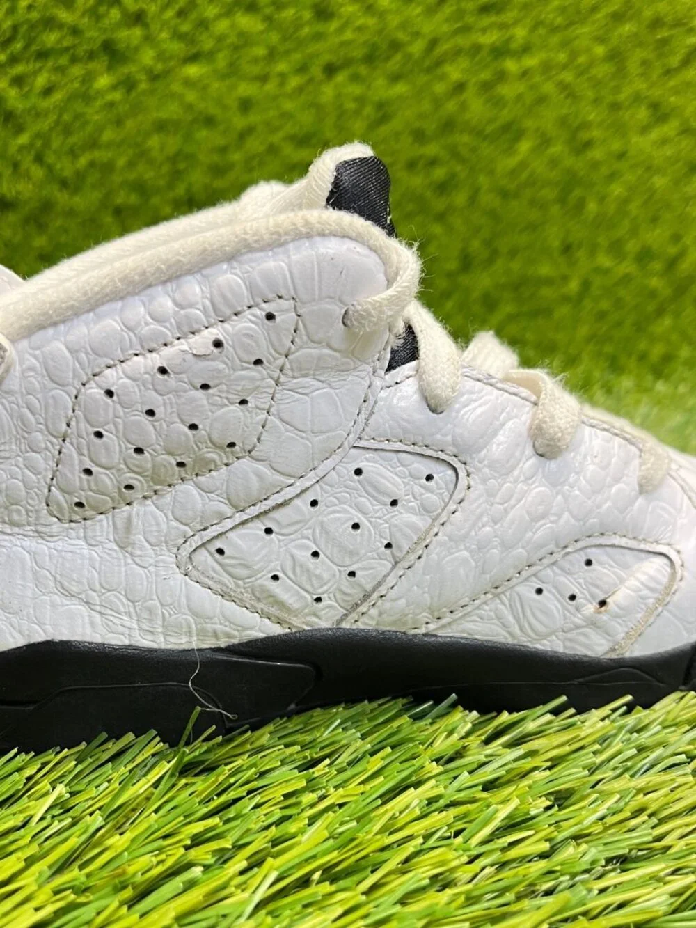 Nike Air Jordan 6 Retro Boys Size 9C White Black Athletic Leather Shoes Sneakers